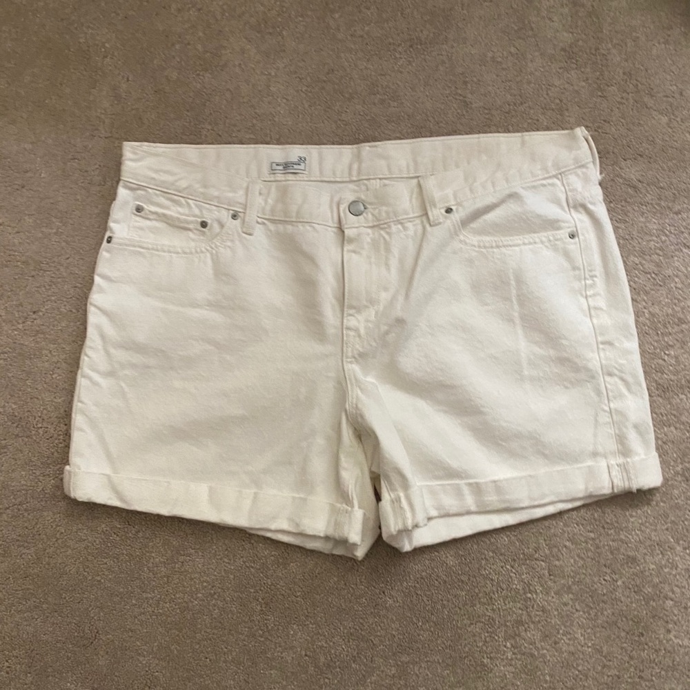🌟Gap White Sexy Boyfriend Jean Shorts 🌟